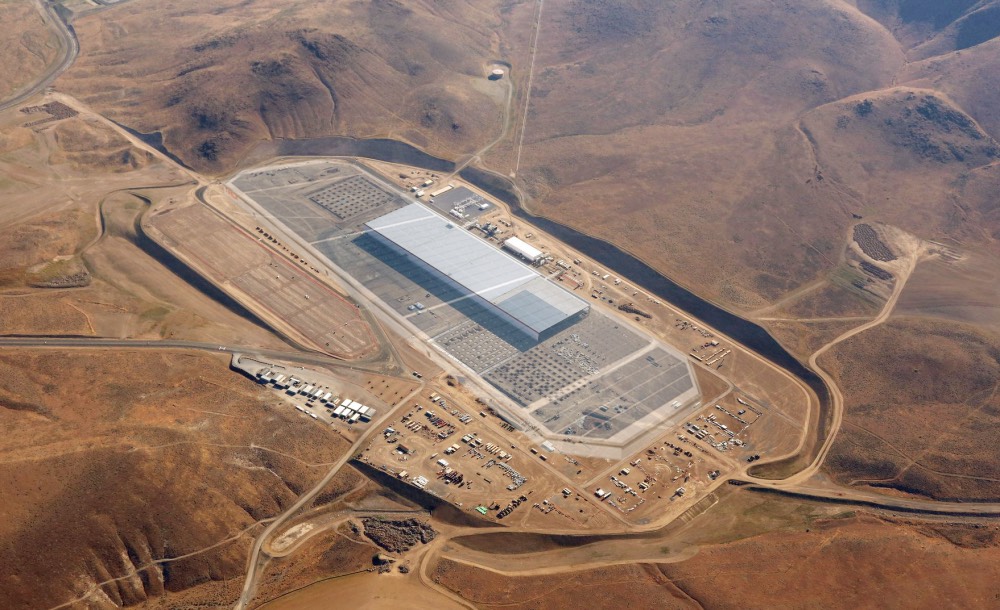 Elon Musk eröffnet Teslas Gigafactory | Captain-Gadget